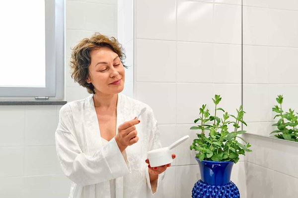 Comment réaliser un soin hydratant intense pour les mains avec de l'huile d'amande douce?