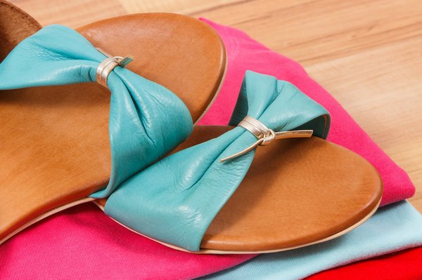 Quels types de sandales en cuir privilégier pour un look casual chic?